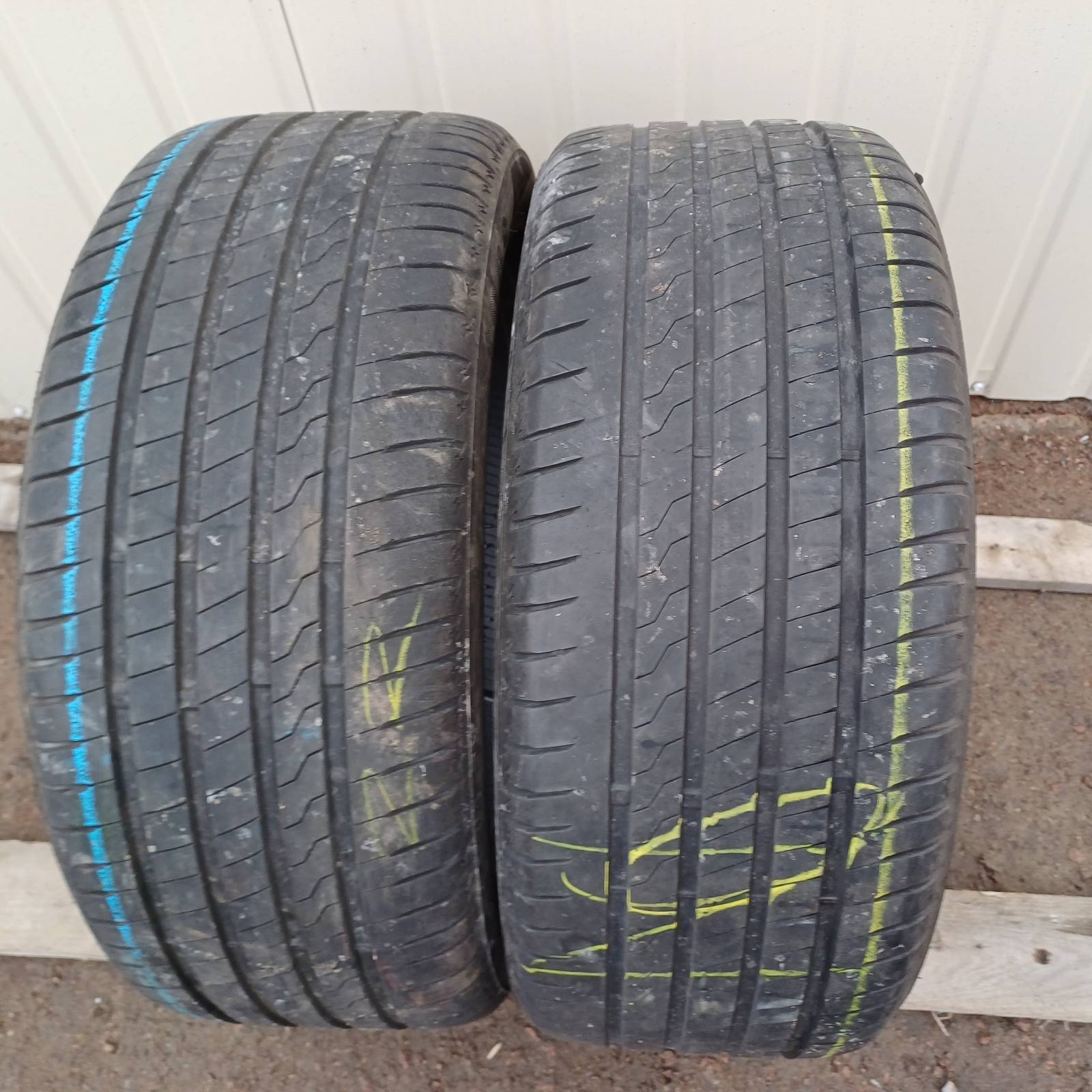 Firestone RoadeHawk 245/45R18